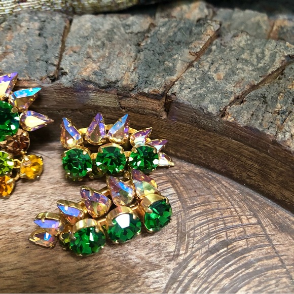 Ezmerelda’s Treasure - Pin and Earrings - Picture 3 of 5